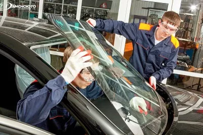 Kính Chắn Gió Xe Mazda Premacy